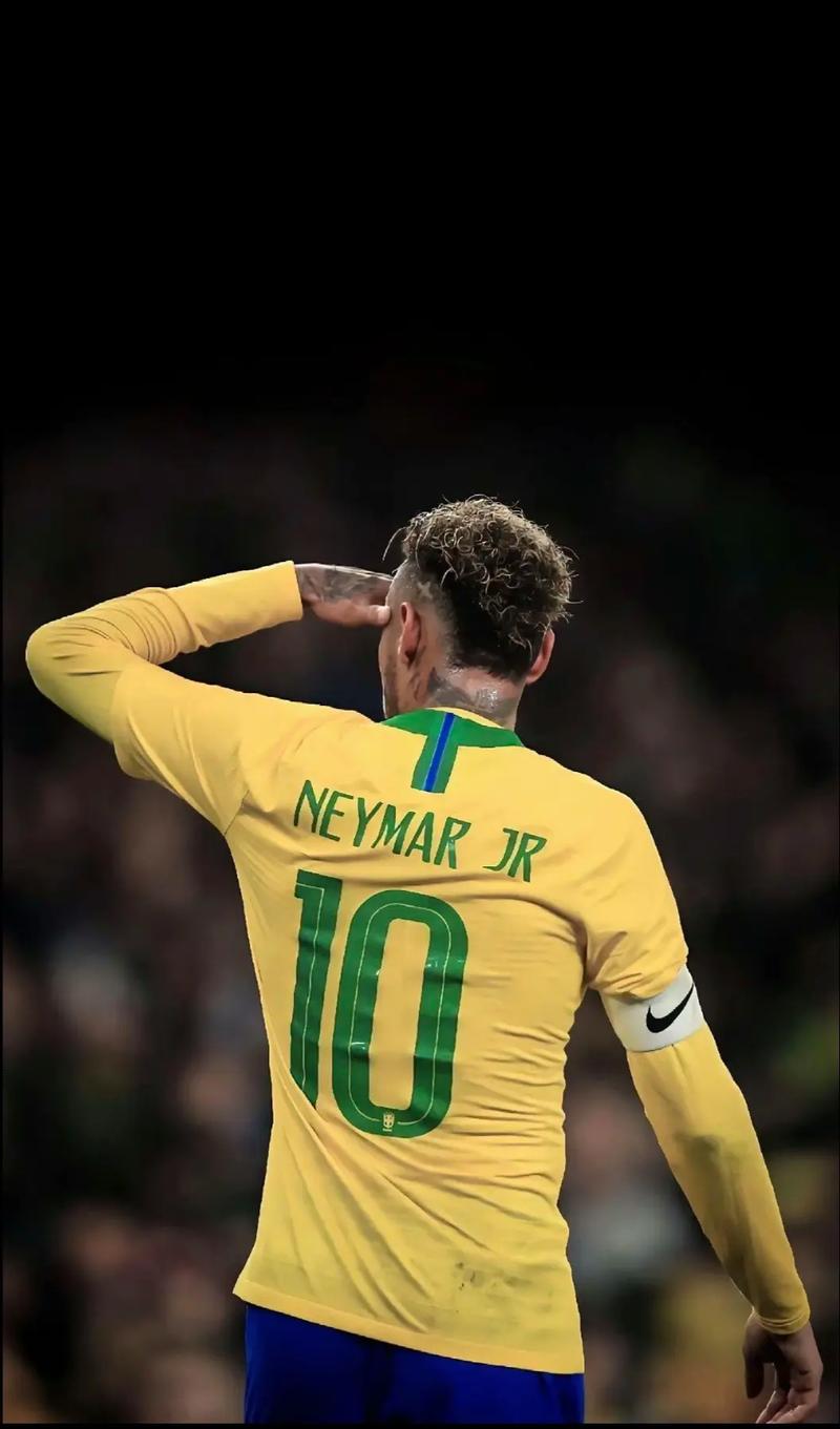 C罗和梅西的真实关系，刷新了球迷的认知（C罗与梅西的关系真相，颠覆球迷想象）