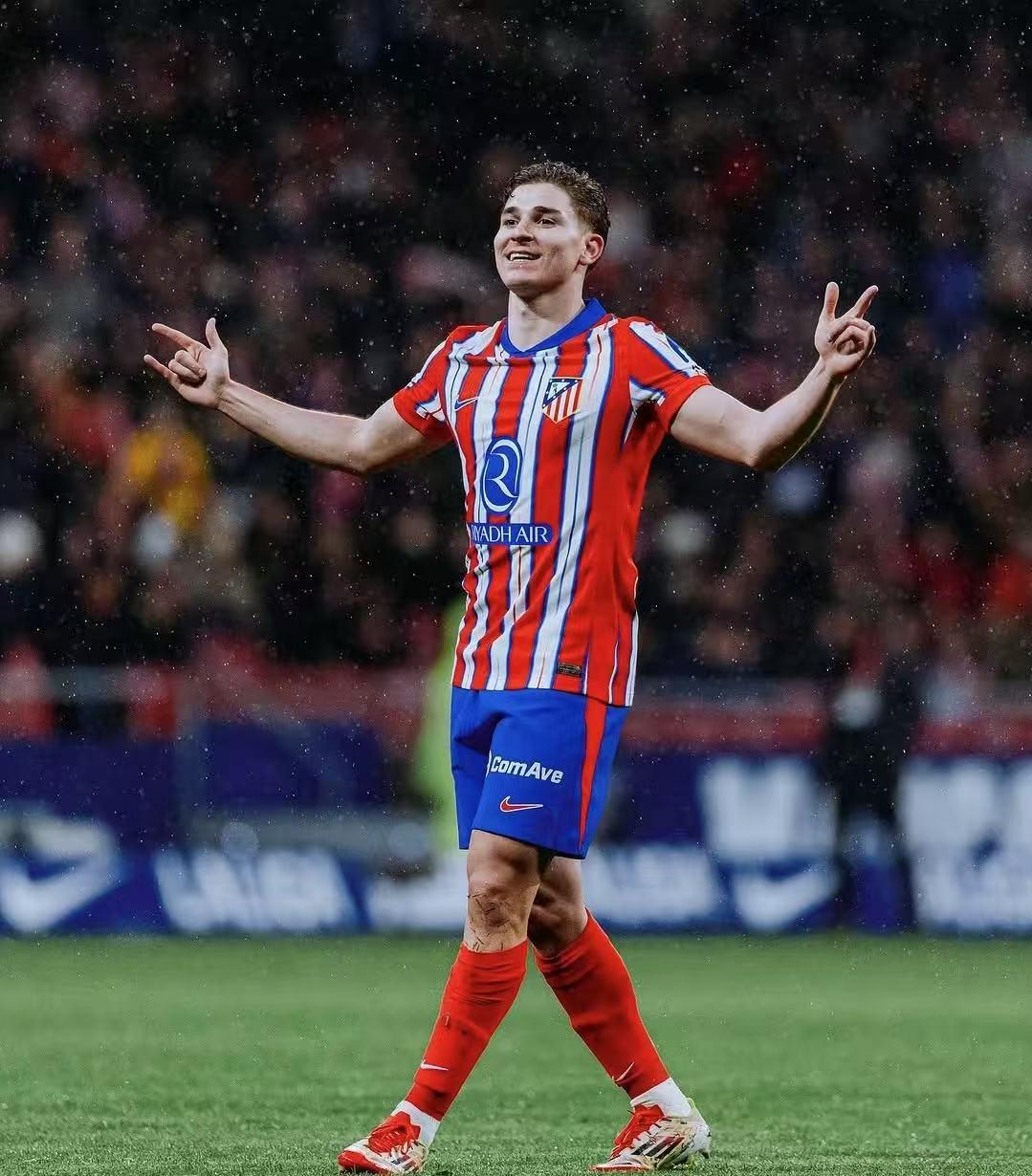 四次神扑助毕包0-0战平巴黎，乌奈-西蒙当选全场最佳球员（四度神扑护航毕包0-0巴黎，乌奈-西蒙荣膺全场最佳）