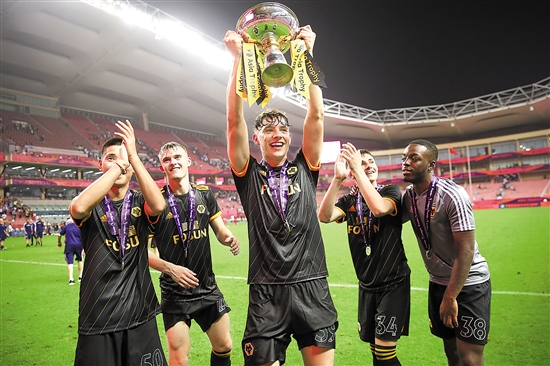 上一次对阵安哥拉：梅西斯卡洛尼替补登场，阿亚拉百场（上次交手安哥拉：梅西、斯卡洛尼替补出场，阿亚拉完成百场）