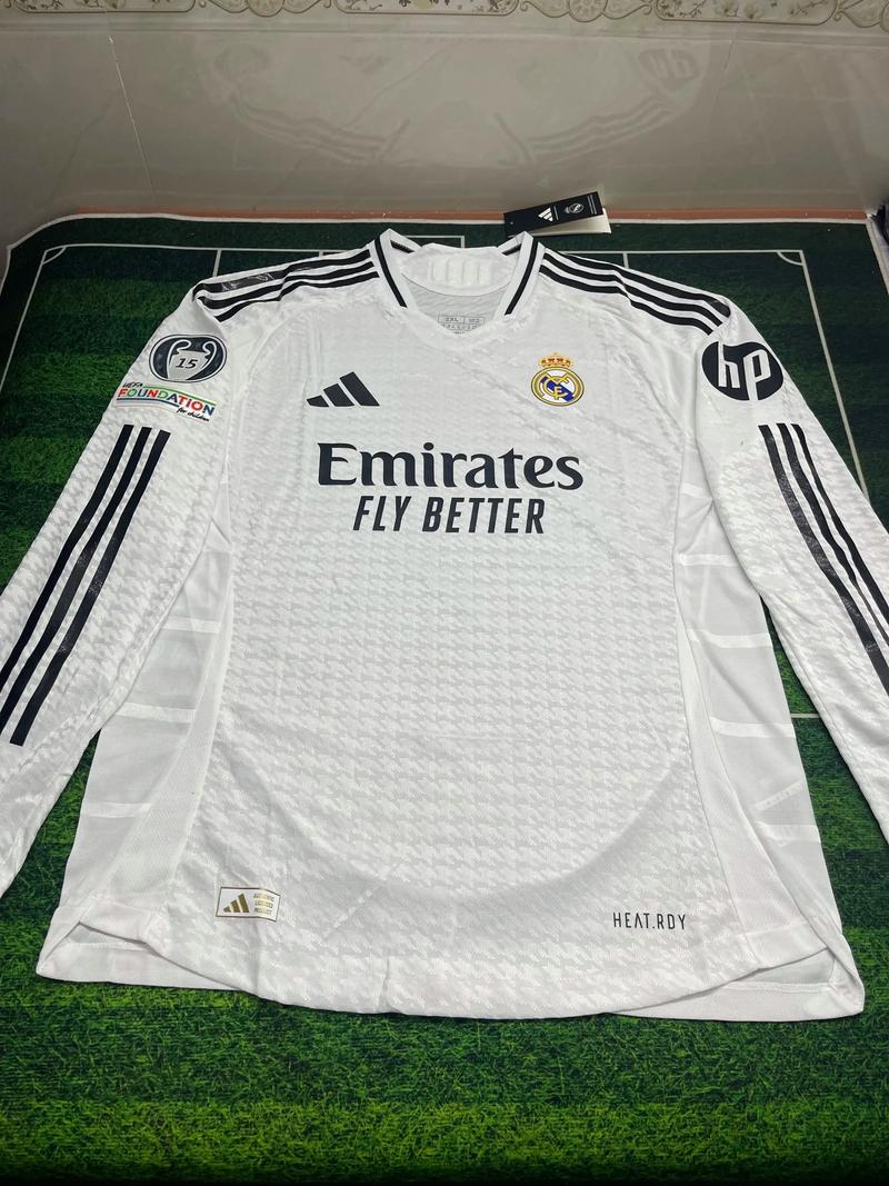 法比奥：这是我的第一个联赛金靴，我会全情投入创造更多奇迹（法比奥首夺联赛金靴：将全力以赴书写更多奇迹）