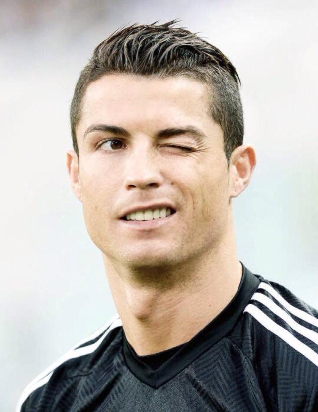 李霄鹏：希望球队能发挥出应有水平，明天奉献一场精彩的比赛（李霄鹏：期待球队发挥本色，明日奉献精彩一战）