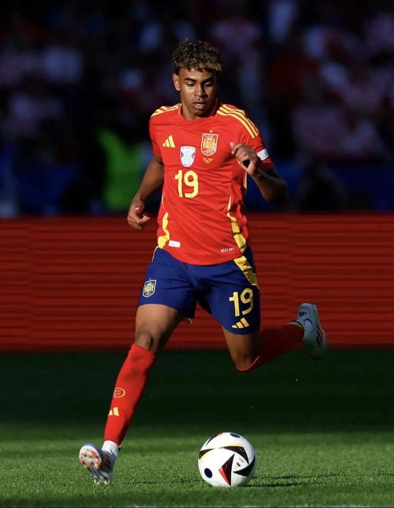 斯帕莱蒂：孔蒂是一位顶级教练，对阵那不勒斯我们会全力以赴（斯帕莱蒂：孔蒂堪称顶级主帅，迎战那不勒斯誓尽全力）